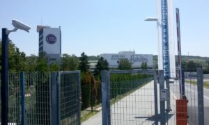 Jedna od kapija Fijatove fabrike u Kragujevcu