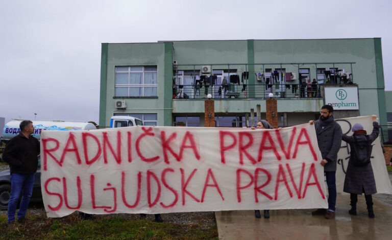 akcija ispred zgrade u kojoj su smešteni radnici iz Vijetnama