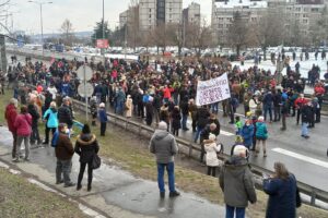 Građani blokirali saobraćajnice i granični prelaz
