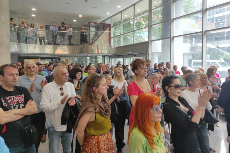 Zaposleni RTS-a tokom protesta