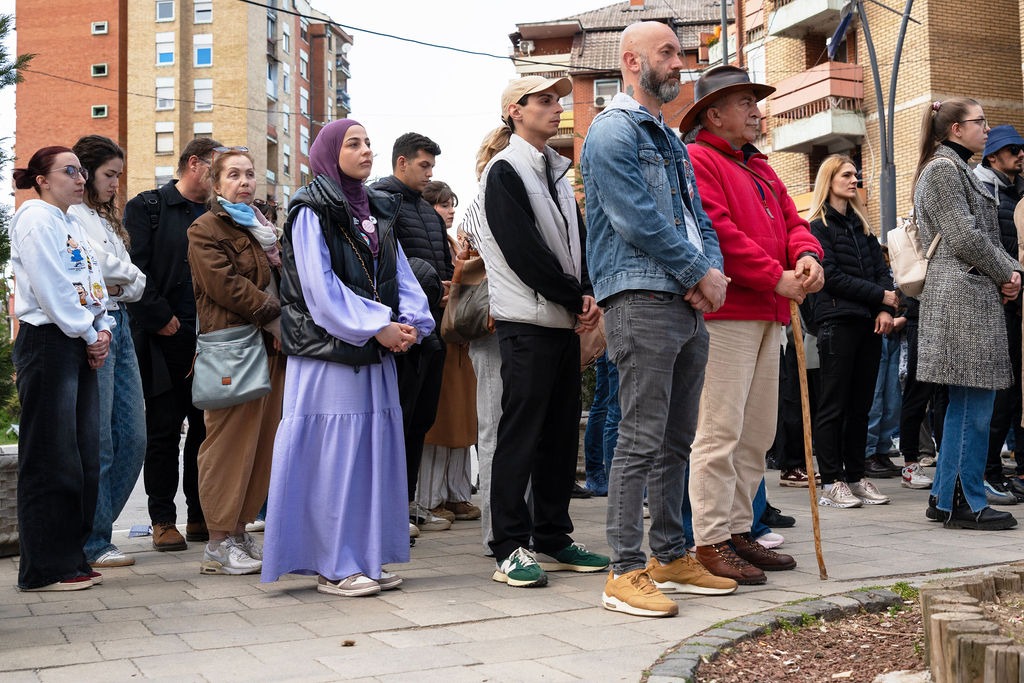 16 minuta tišine u Kosovskoj Mitrovici, tokom prethodne posete studenata iz Srbije; Foto: Instagram / aleks.n.camera