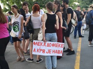 omladina na protestu