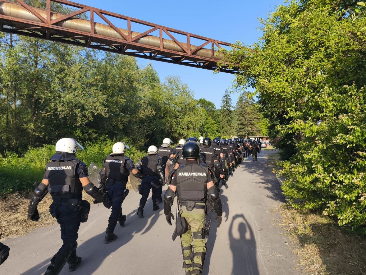 Policija tokom izbornog dana u Kosjeriću
