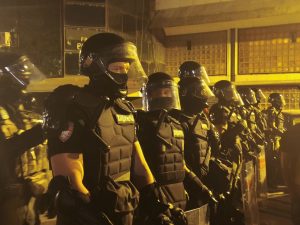 policija na protestima
