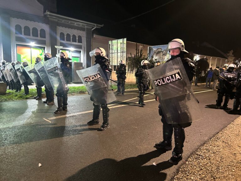 Kordoni policije u Sečnju nakon zatvaranja biračkih mesta