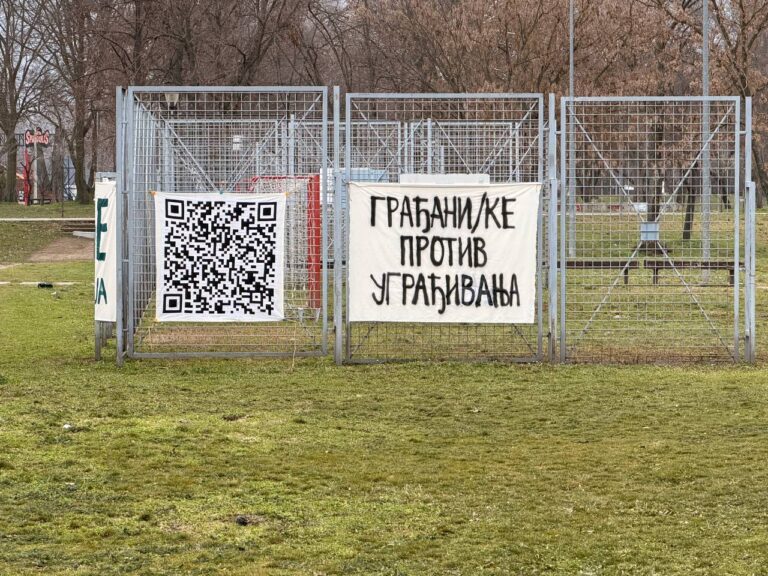 Transparent u parku Ušće