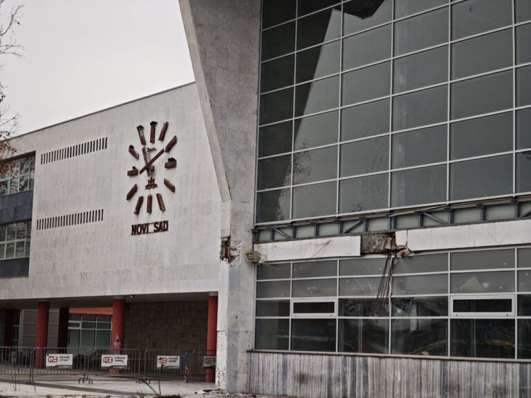 Železnička stanica u Novom Sadu; Foto: Mašina